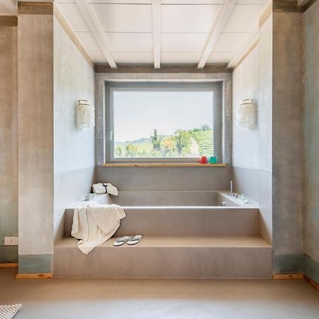 Asilo In Barolo Hotel Luaran gambar